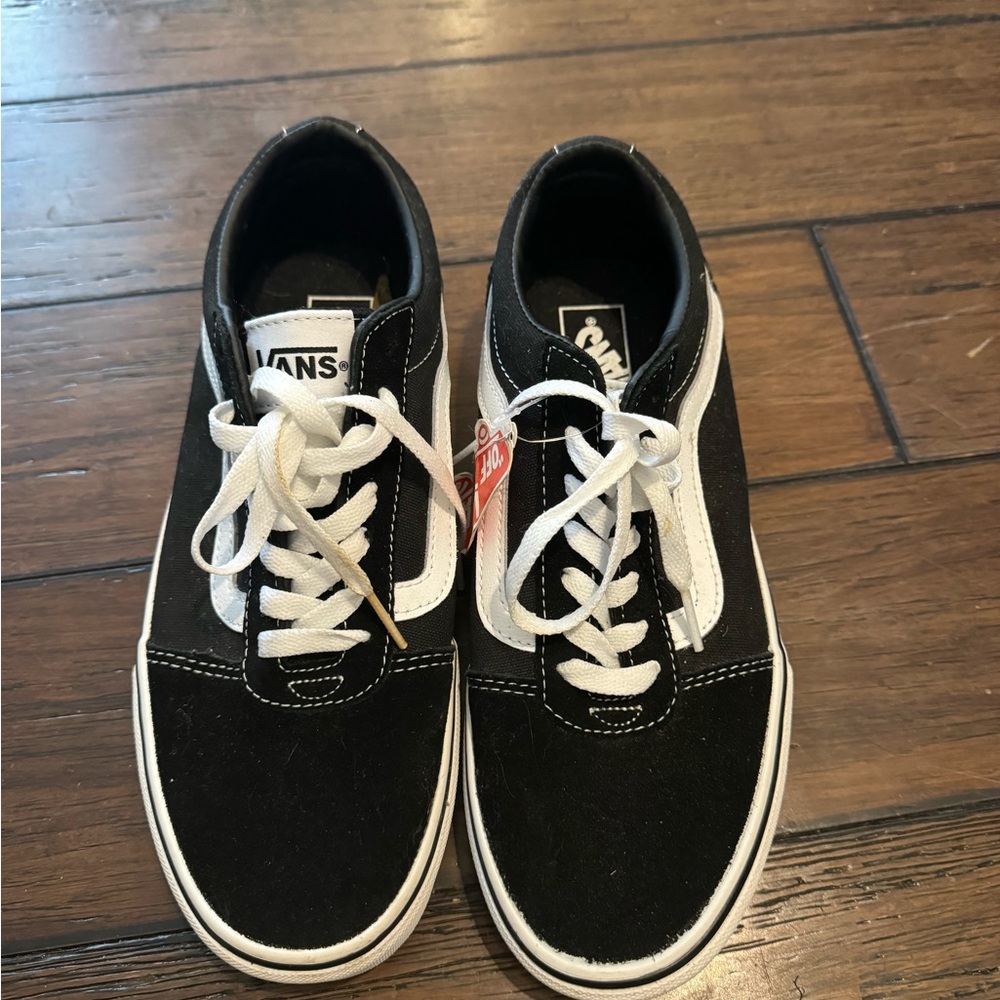 Brand new mens vans size 8, never worn